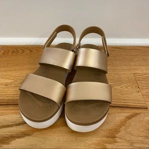 Skechers Luxe Foam Platform Sandal